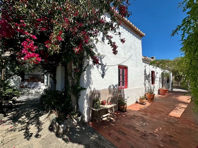 4 slaapkamer Villa te koop in Almuñécar met garage - € 395.000 (Ref: 9866438)