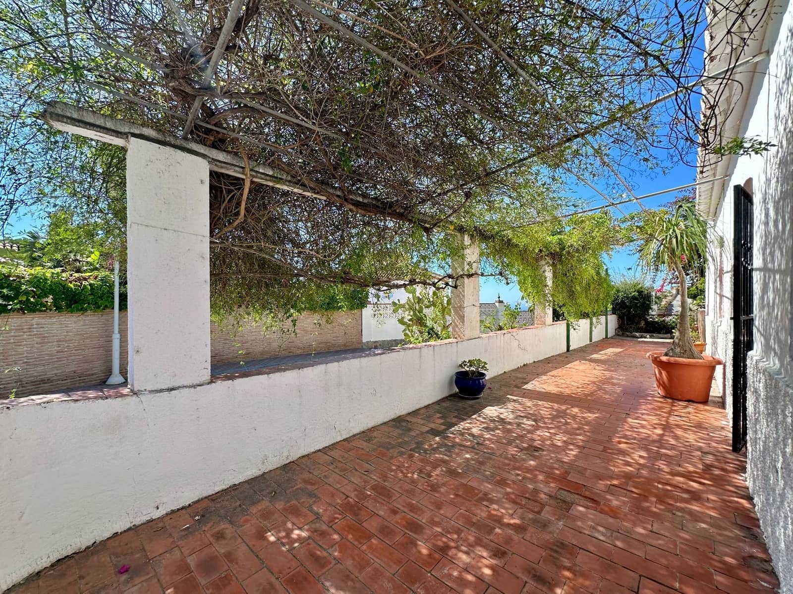 4 slaapkamer Villa te koop in Almunecar met garage - € 395.000 (Ref: 9866438)