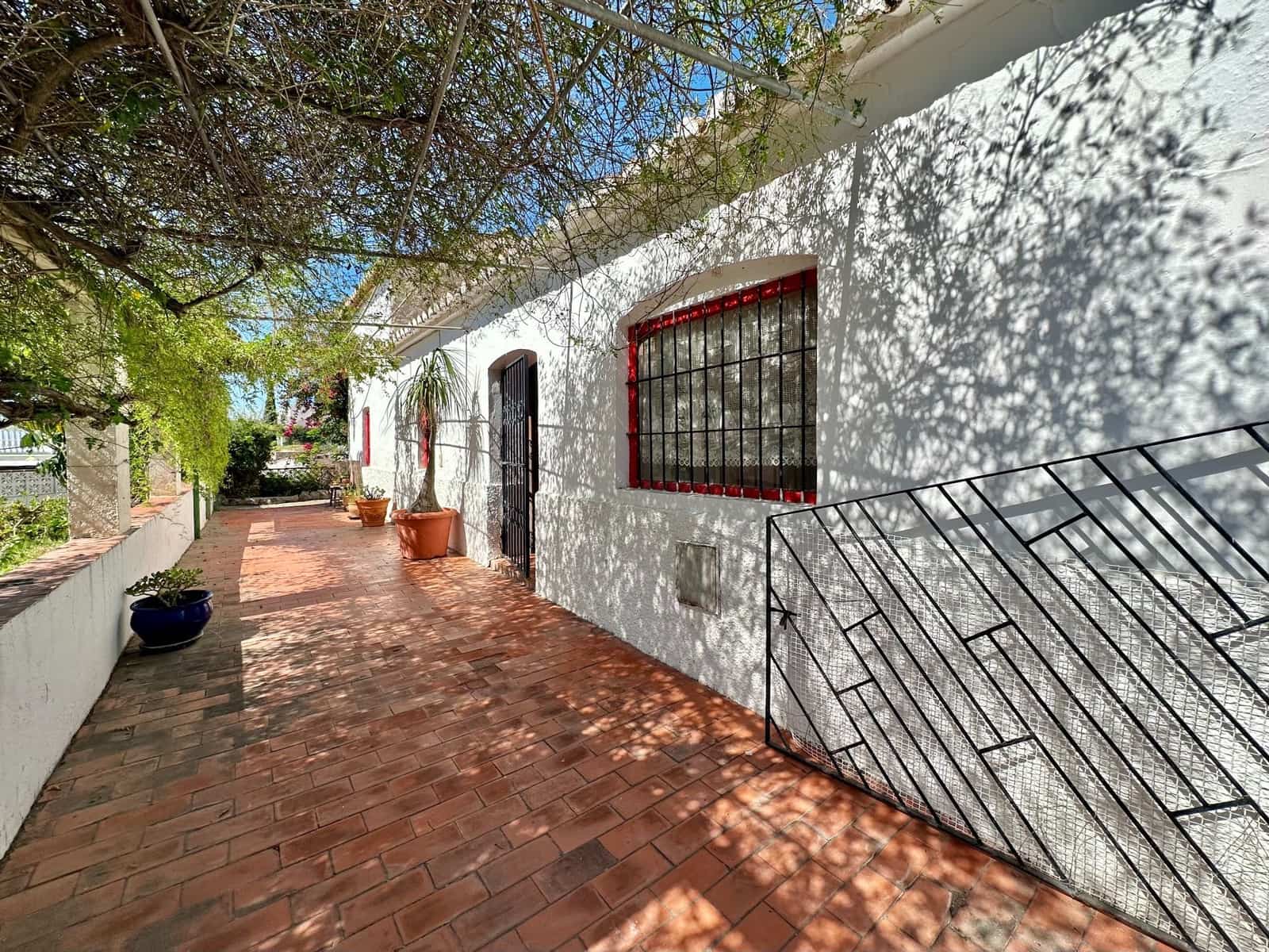 4 slaapkamer Villa te koop in Almunecar met garage - € 395.000 (Ref: 9866438)