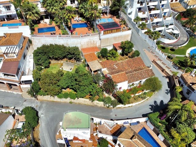 4 slaapkamer Villa te koop in Almuñécar met garage - € 395.000 (Ref: 9866438)