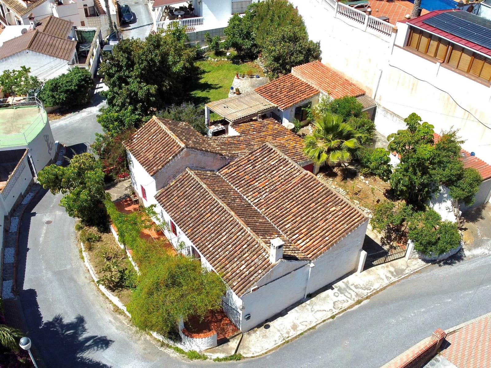 4 slaapkamer Villa te koop in Almunecar met garage - € 395.000 (Ref: 9866438)