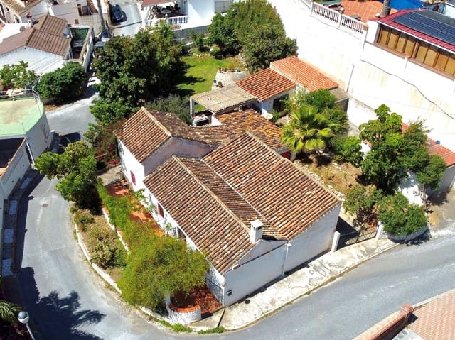 4 slaapkamer Villa te koop in Almuñécar met garage - € 395.000 (Ref: 9866438)