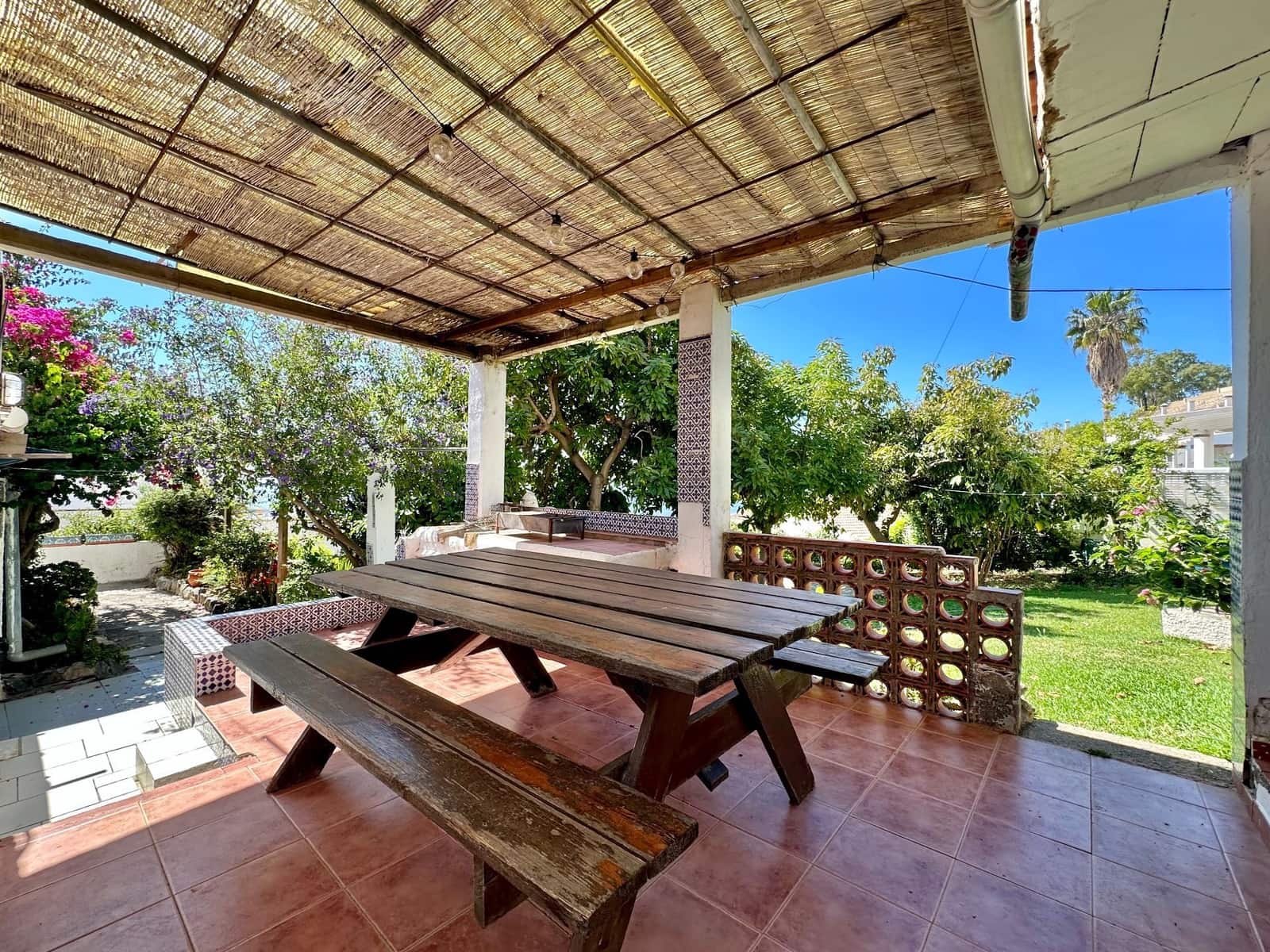 4 slaapkamer Villa te koop in Almunecar met garage - € 395.000 (Ref: 9866438)