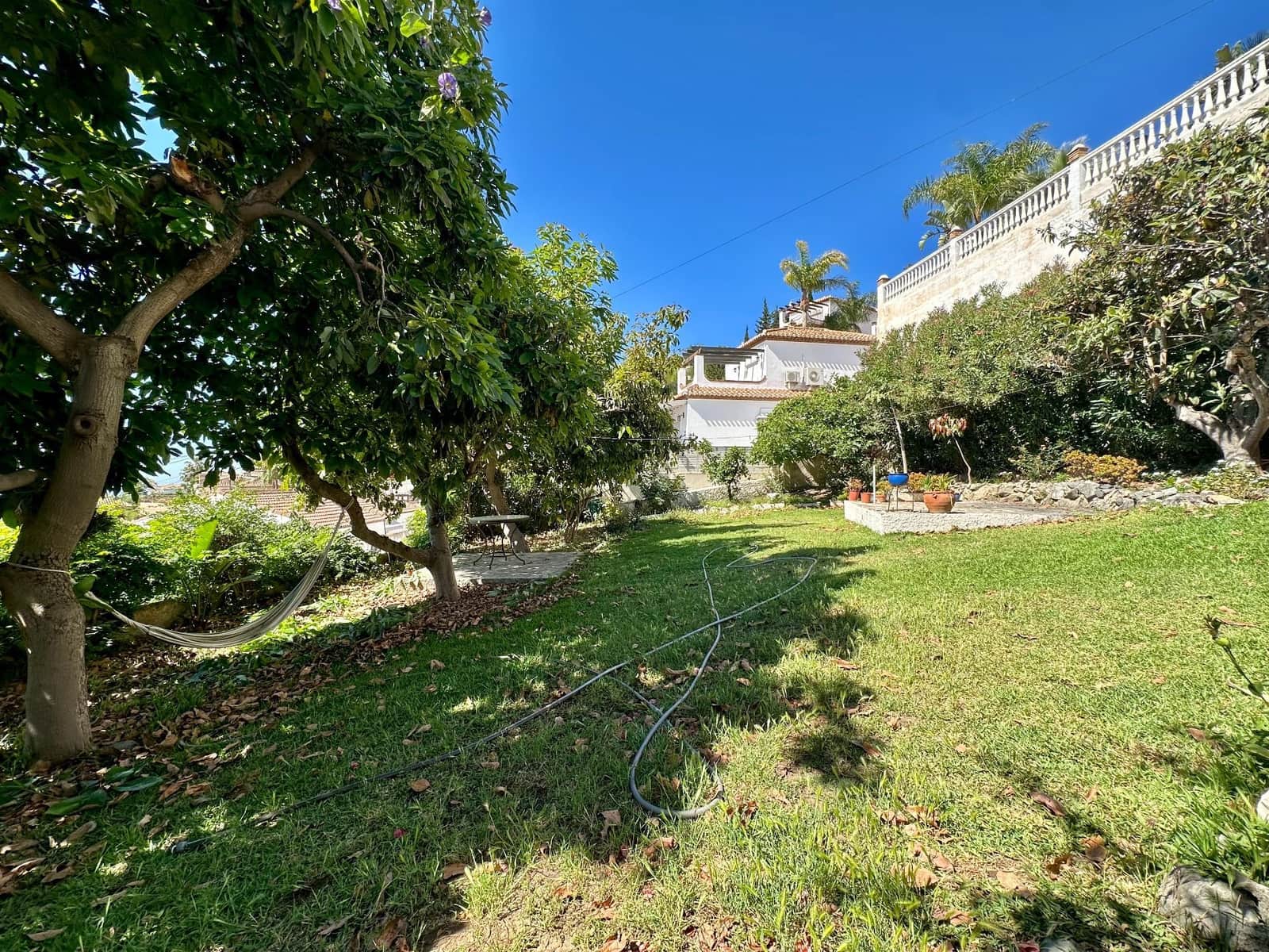 4 slaapkamer Villa te koop in Almunecar met garage - € 395.000 (Ref: 9866438)