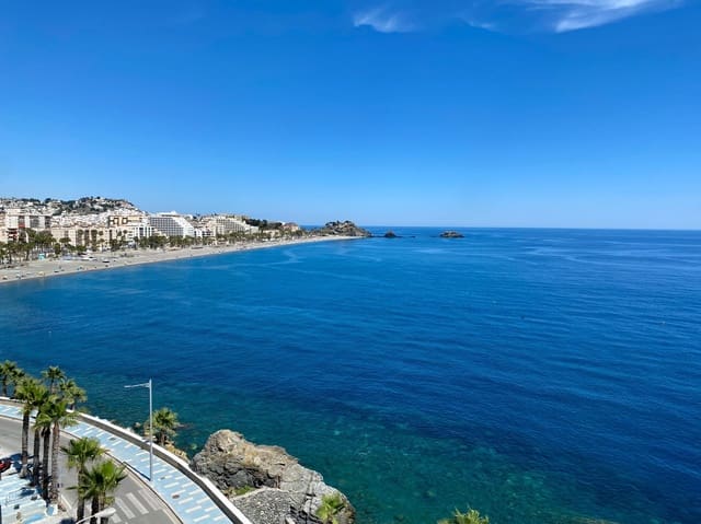1 bedroom Apartment for sale in Almuñécar with pool - € 270,000 (Ref: 9915172)