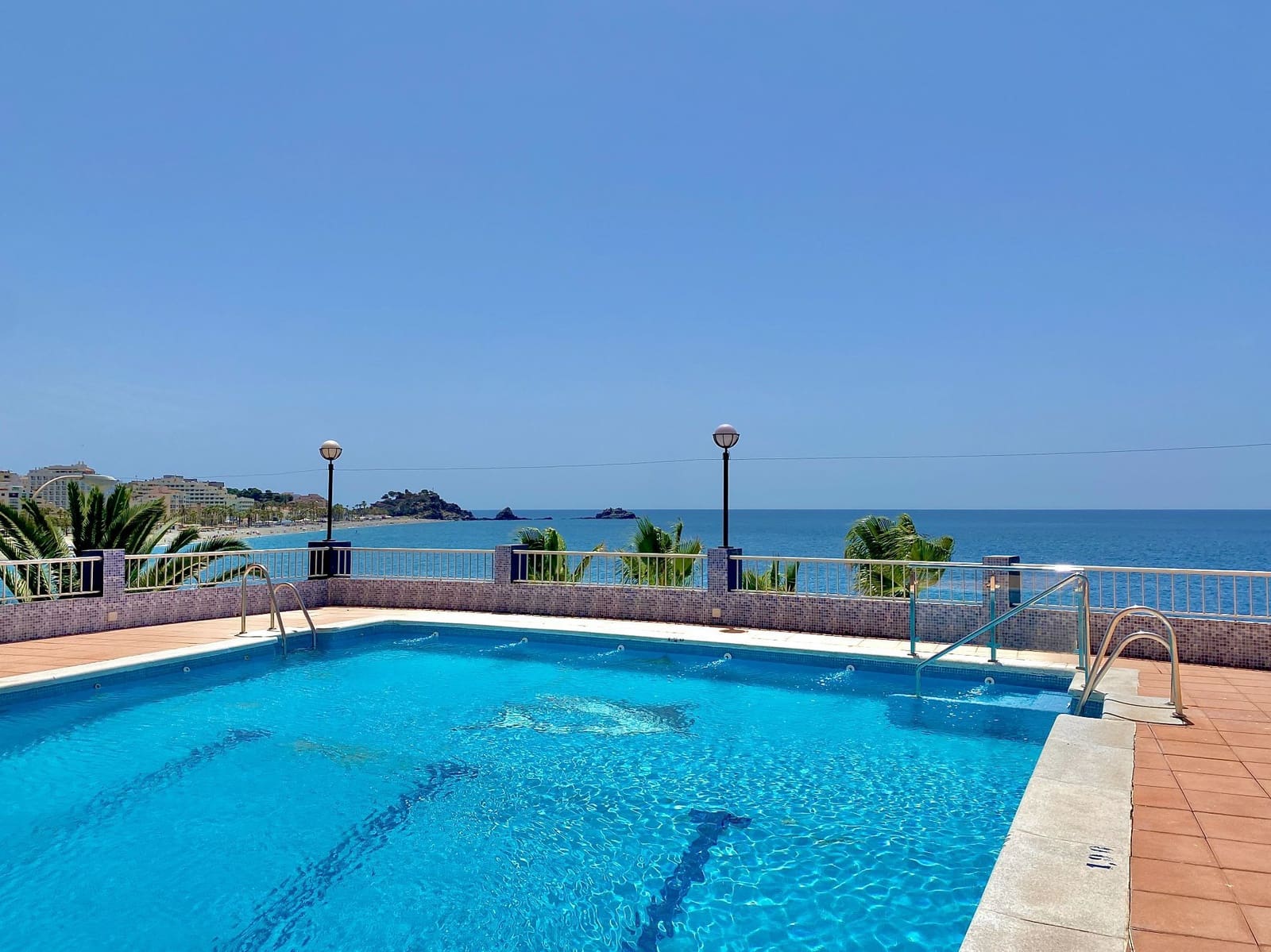 1 bedroom Apartment for sale in Almunecar with pool - € 270,000 (Ref: 9915172)