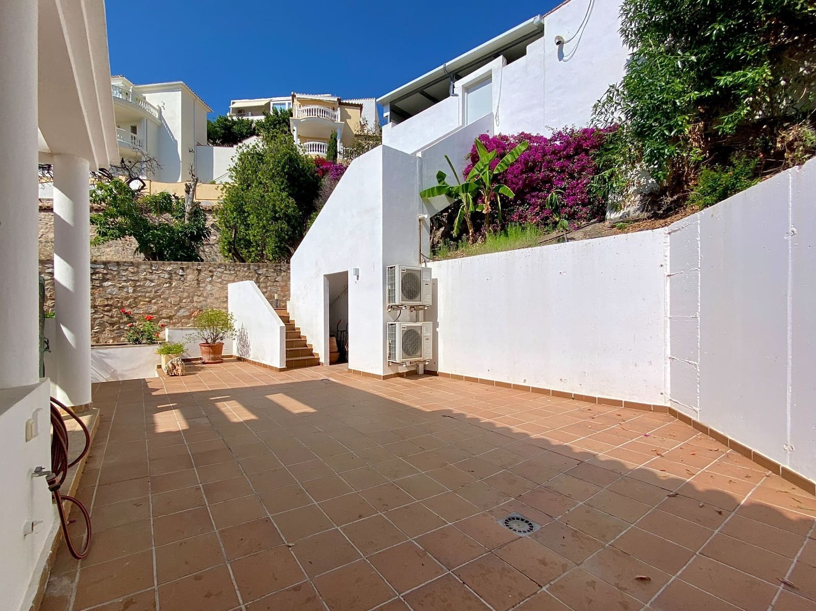 2 bedroom Villa for sale in Cotobro with pool garage - € 580,000 (Ref: 9923173)
