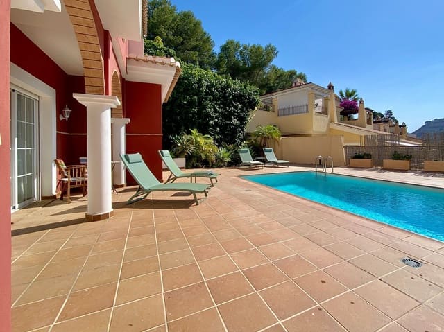 2 chambre Villa/Maison à vendre à Cotobro, Almuñécar avec piscine garage - 580 000 € (Ref: 9923173)
