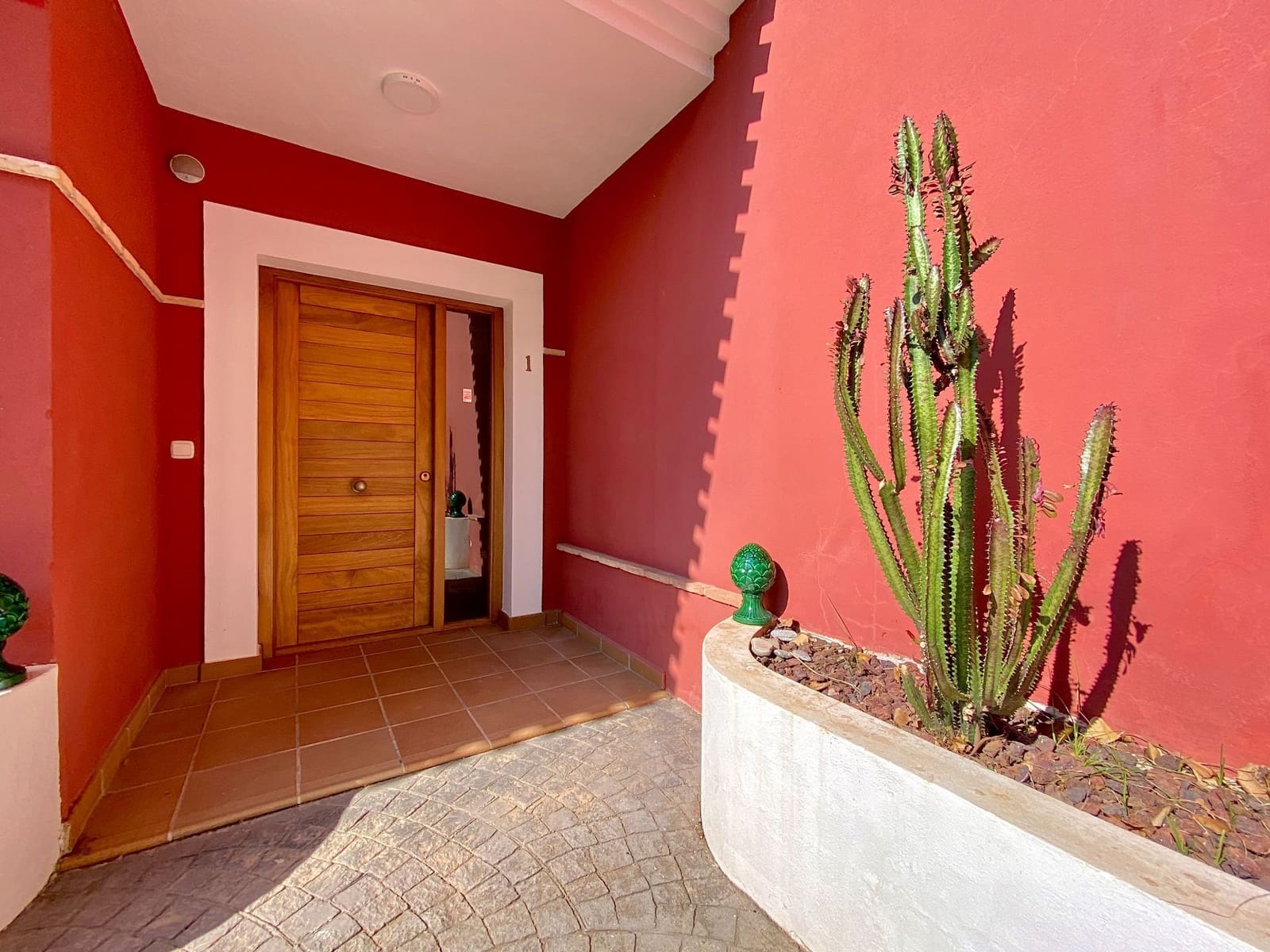2 bedroom Villa for sale in Cotobro with pool garage - € 580,000 (Ref: 9923173)