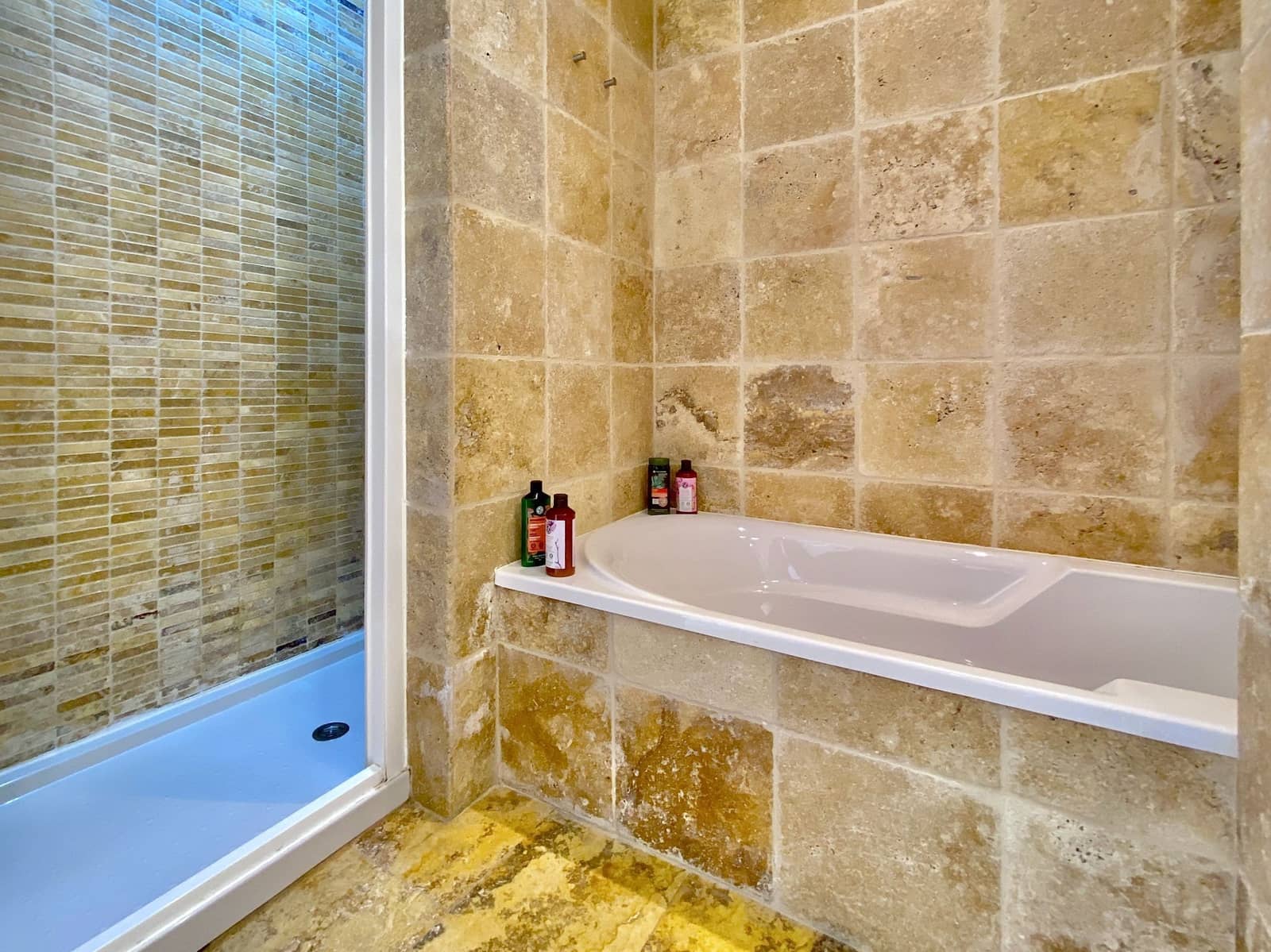 2 bedroom Villa for sale in Cotobro with pool garage - € 580,000 (Ref: 9923173)