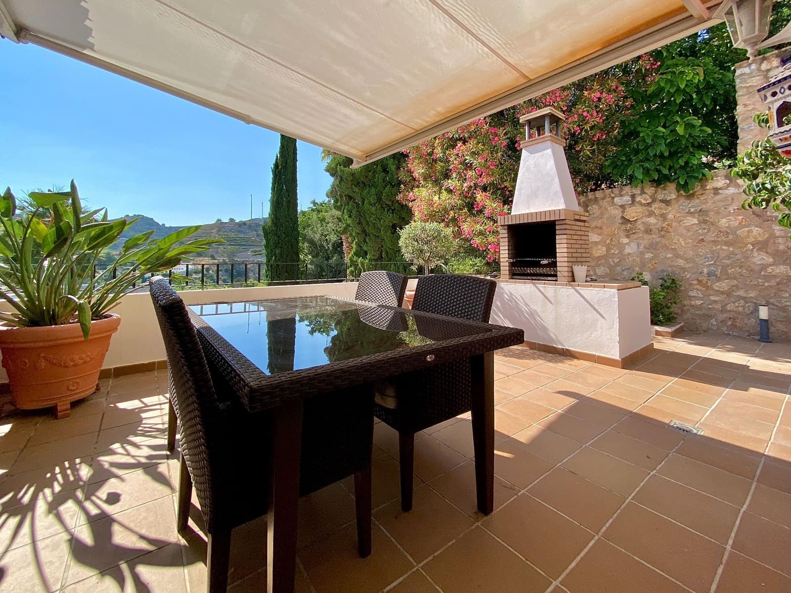 2 bedroom Villa for sale in Cotobro with pool garage - € 580,000 (Ref: 9923173)