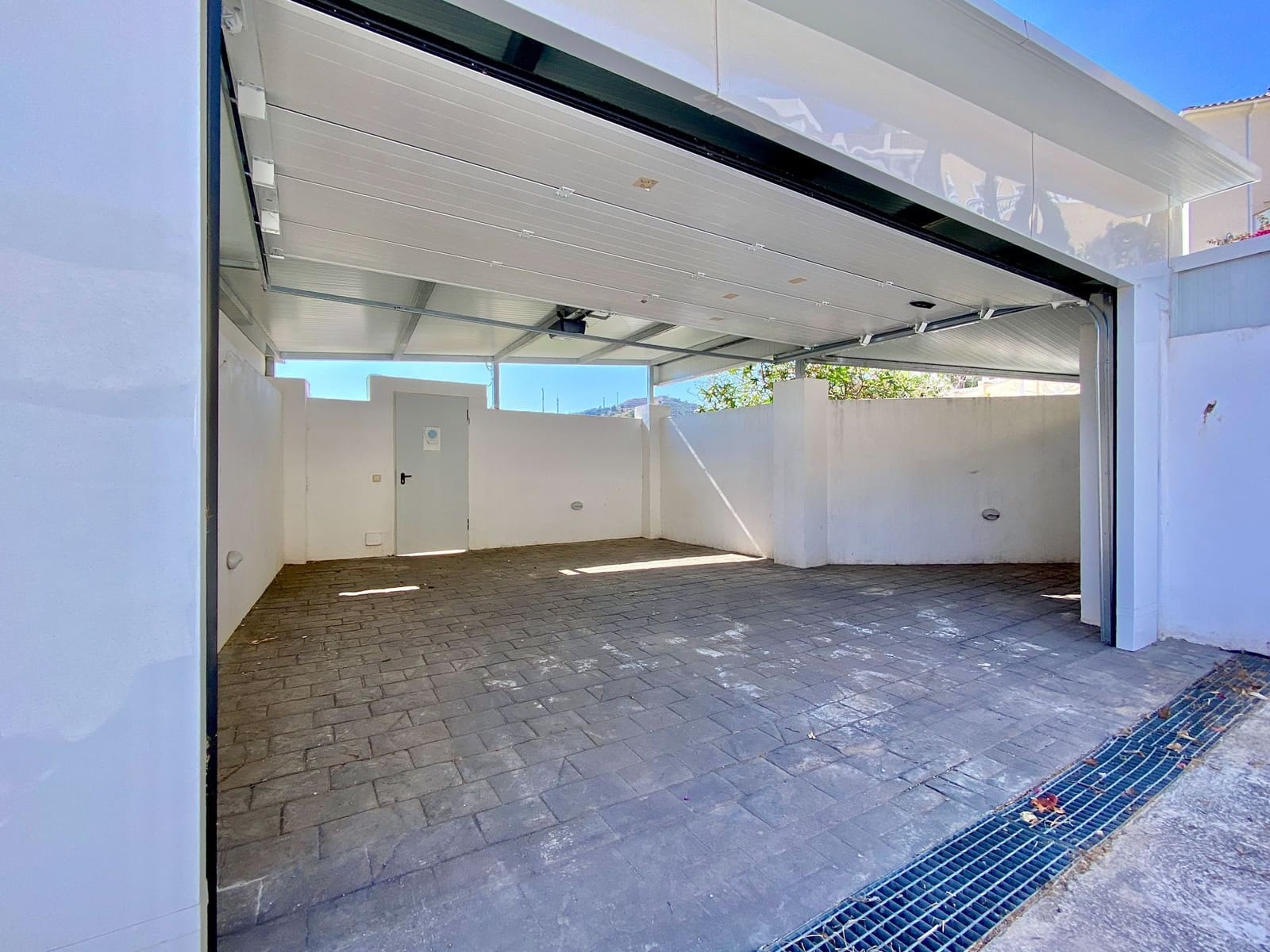 2 bedroom Villa for sale in Cotobro with pool garage - € 580,000 (Ref: 9923173)
