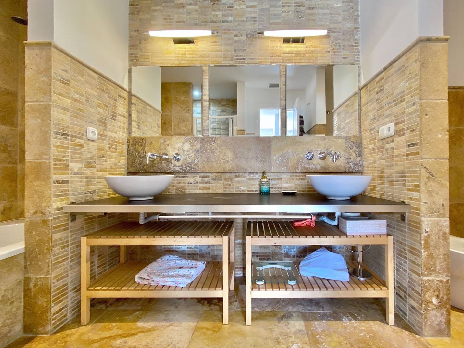 2 bedroom Villa for sale in Cotobro with pool garage - € 580,000 (Ref: 9923173)