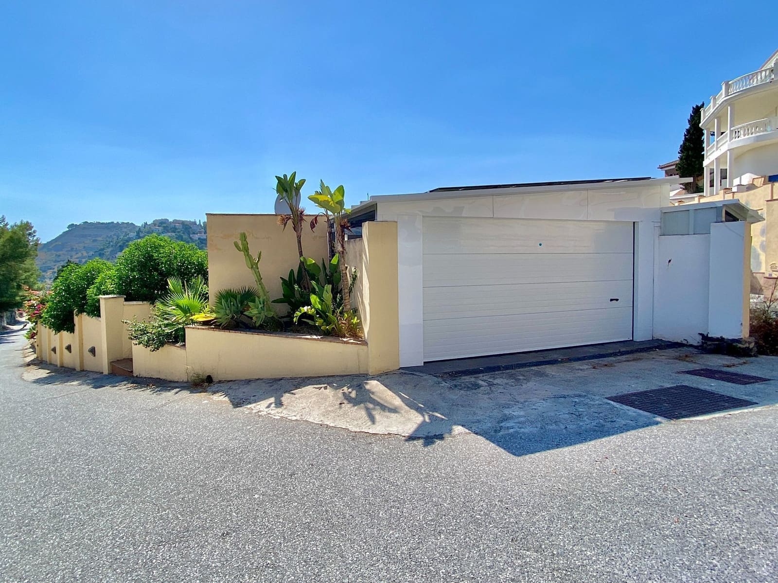 2 bedroom Villa for sale in Cotobro with pool garage - € 580,000 (Ref: 9923173)