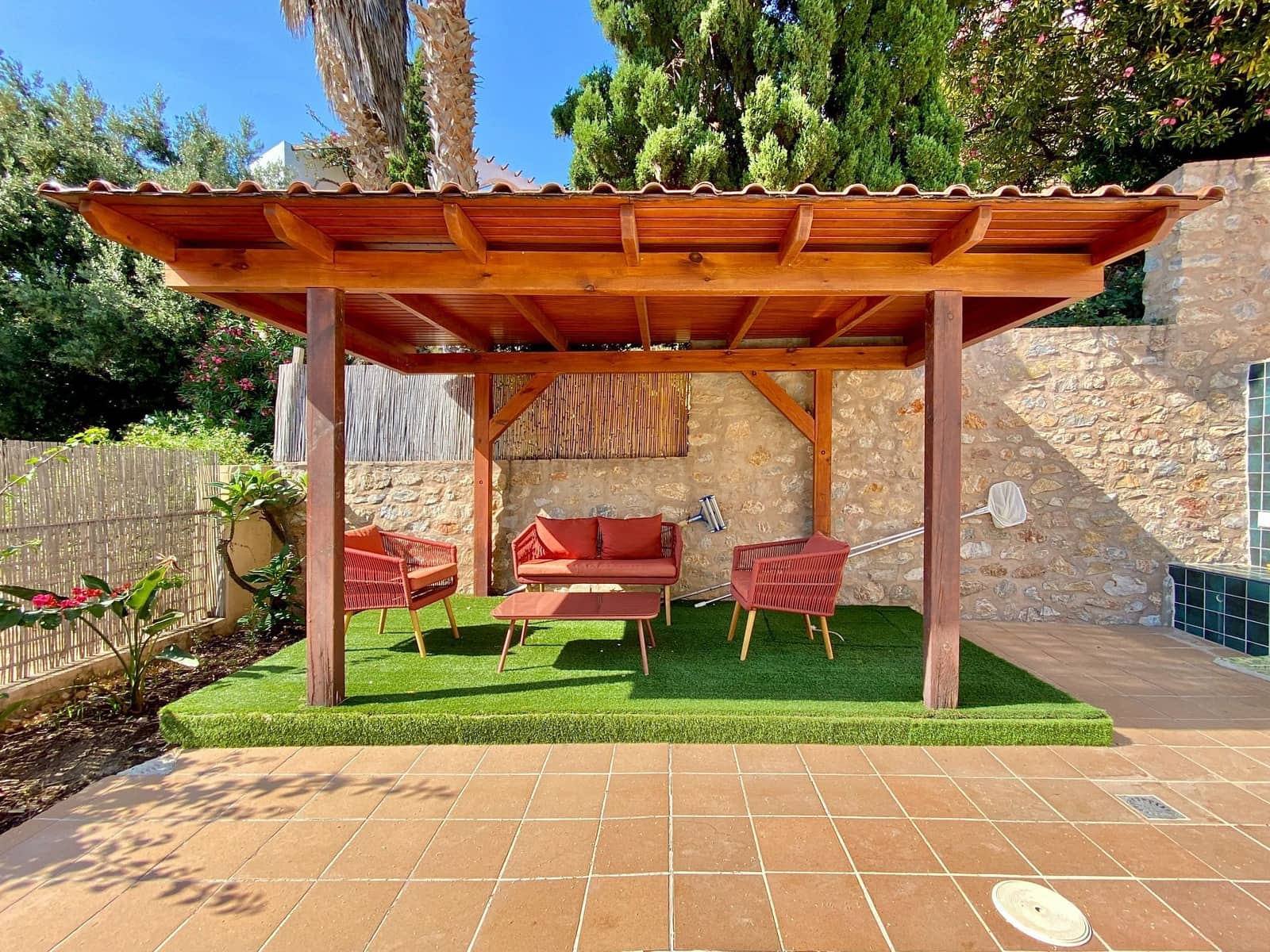 2 bedroom Villa for sale in Cotobro with pool garage - € 580,000 (Ref: 9923173)