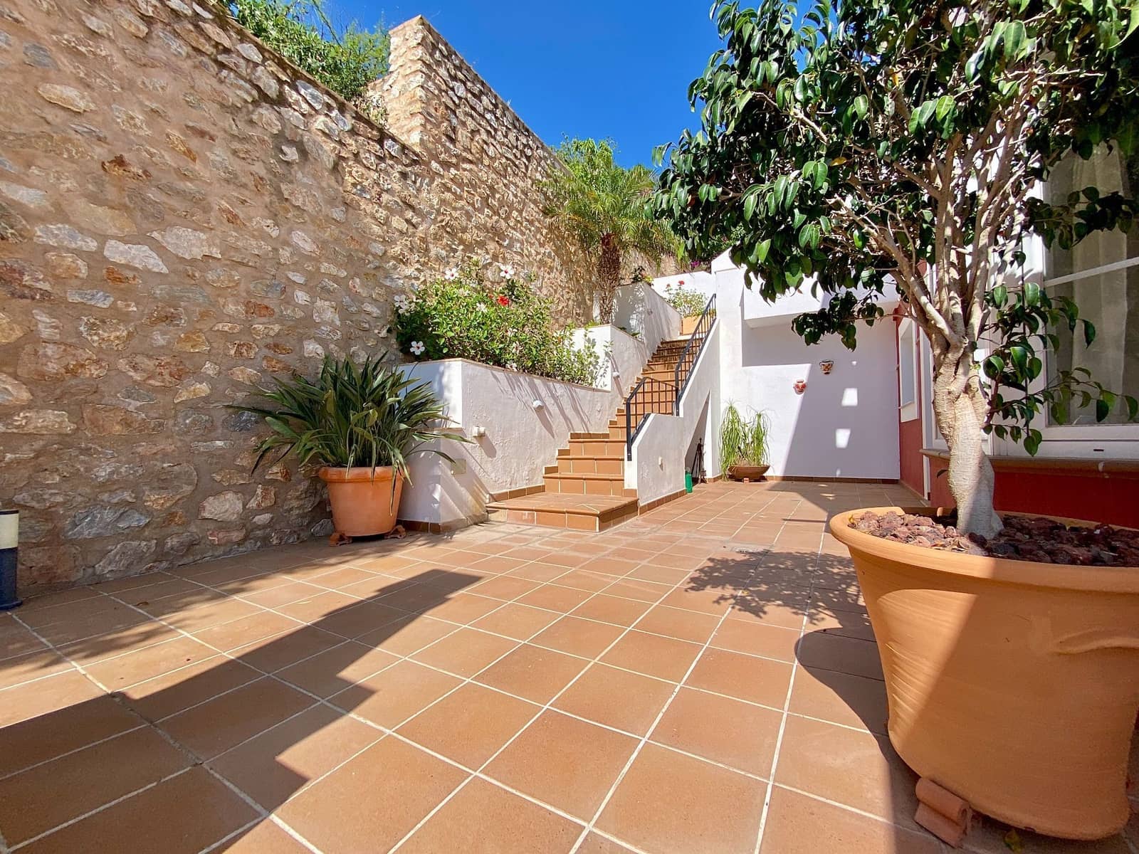 2 bedroom Villa for sale in Cotobro with pool garage - € 580,000 (Ref: 9923173)
