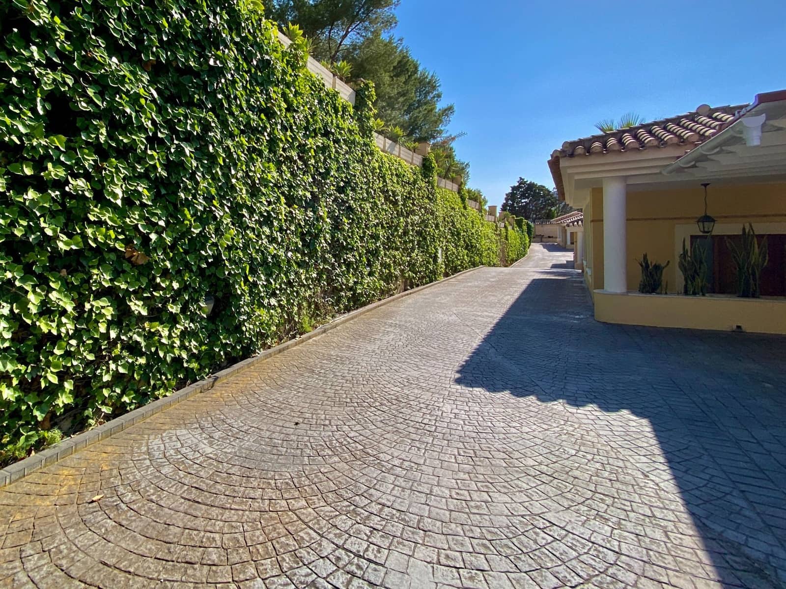 2 bedroom Villa for sale in Cotobro with pool garage - € 580,000 (Ref: 9923173)