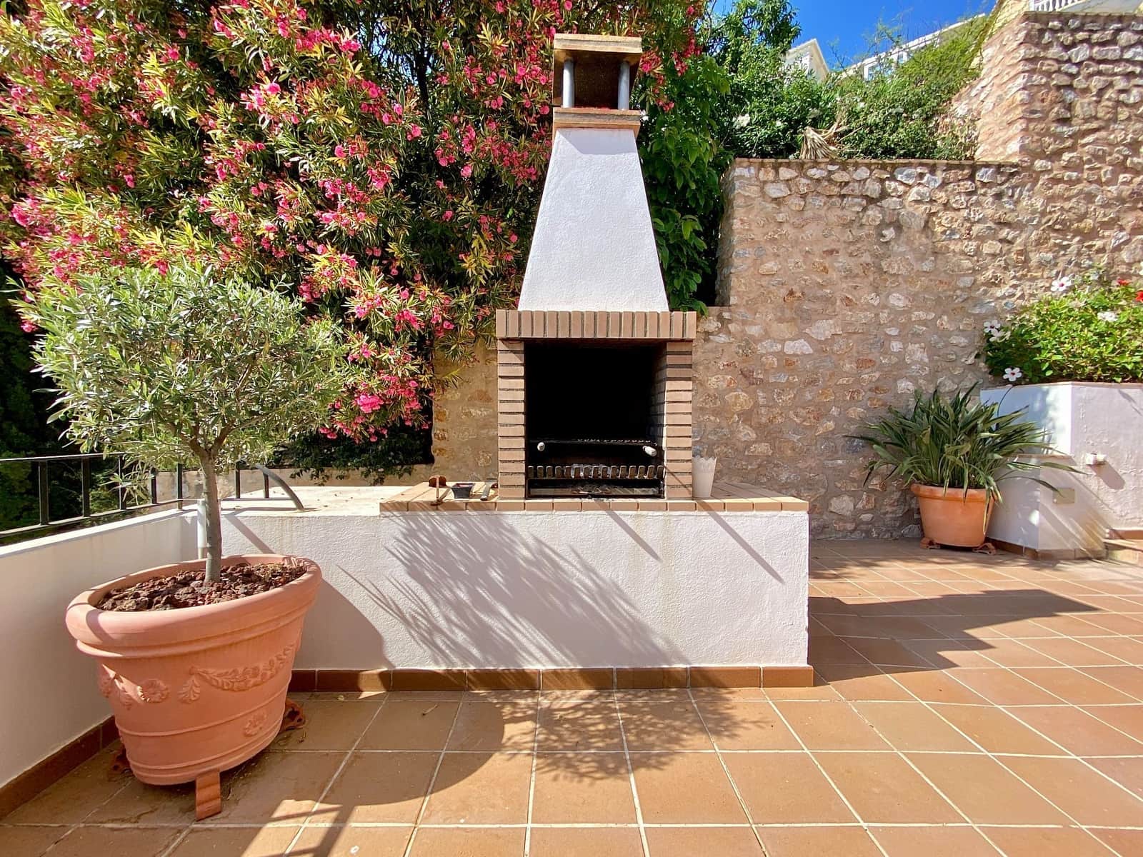 2 bedroom Villa for sale in Cotobro with pool garage - € 580,000 (Ref: 9923173)