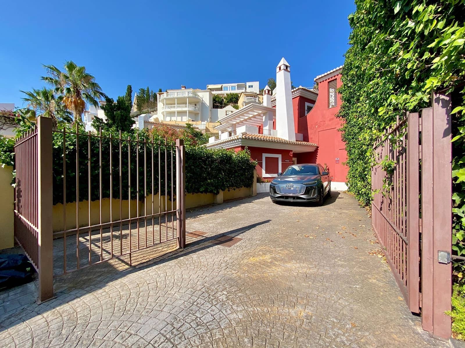 2 bedroom Villa for sale in Cotobro with pool garage - € 580,000 (Ref: 9923173)