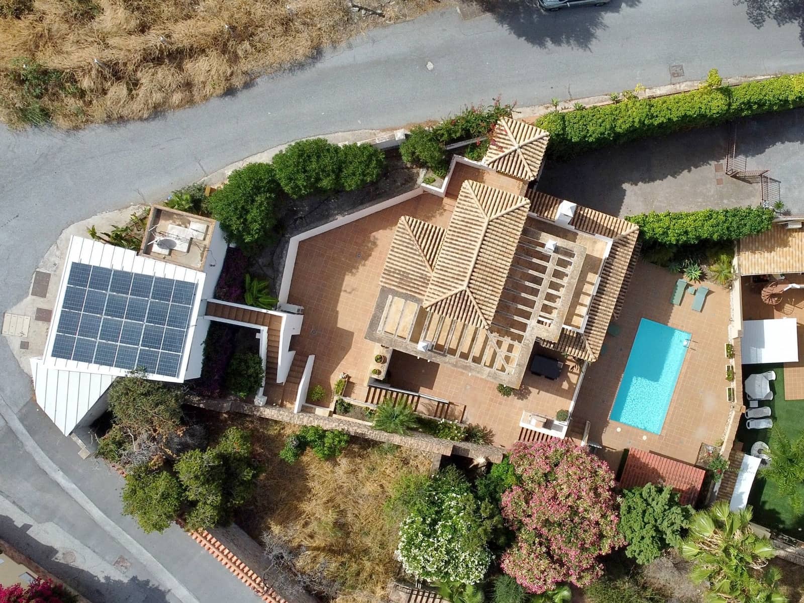 2 bedroom Villa for sale in Cotobro with pool garage - € 580,000 (Ref: 9923173)