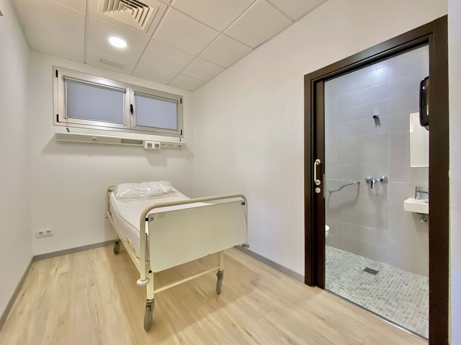 13 bedroom Commercial for rent in Almunecar - € 4,000 (Ref: 9981787)