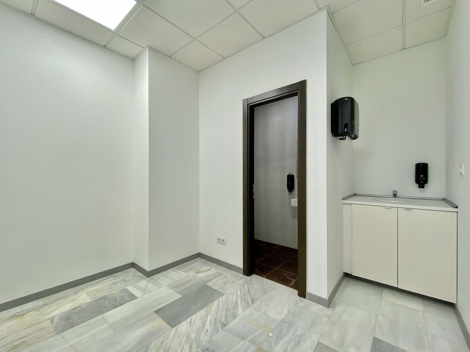 13 bedroom Commercial for rent in Almunecar - € 4,000 (Ref: 9981787)