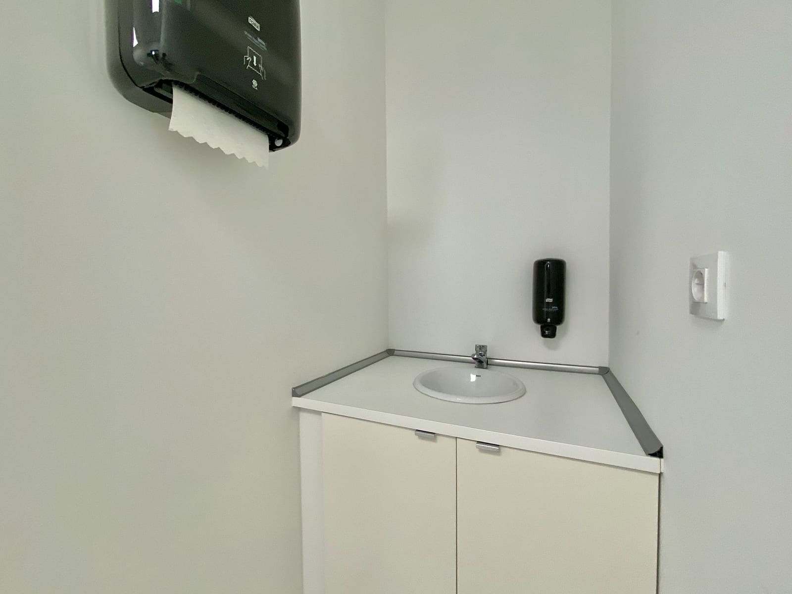 13 bedroom Commercial for rent in Almunecar - € 4,000 (Ref: 9981787)