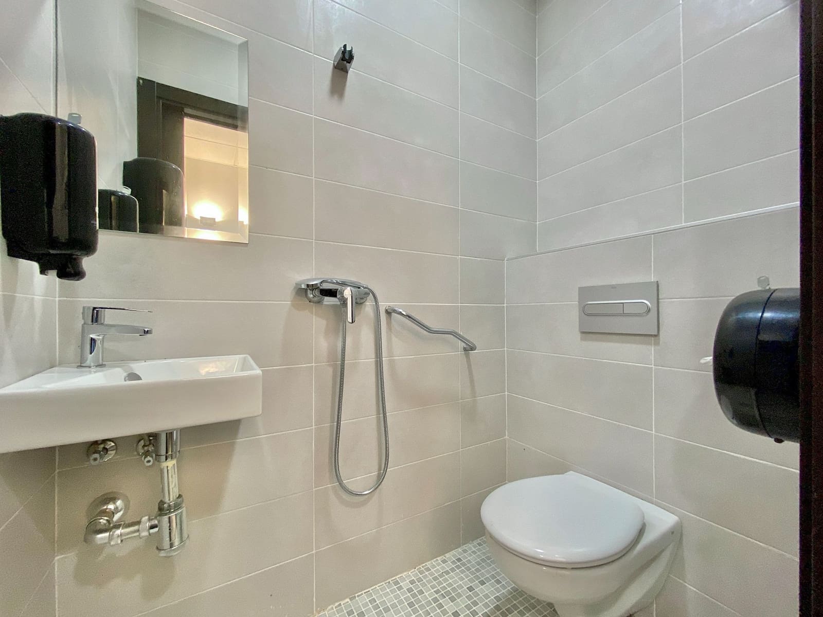 13 bedroom Commercial for rent in Almunecar - € 4,000 (Ref: 9981787)