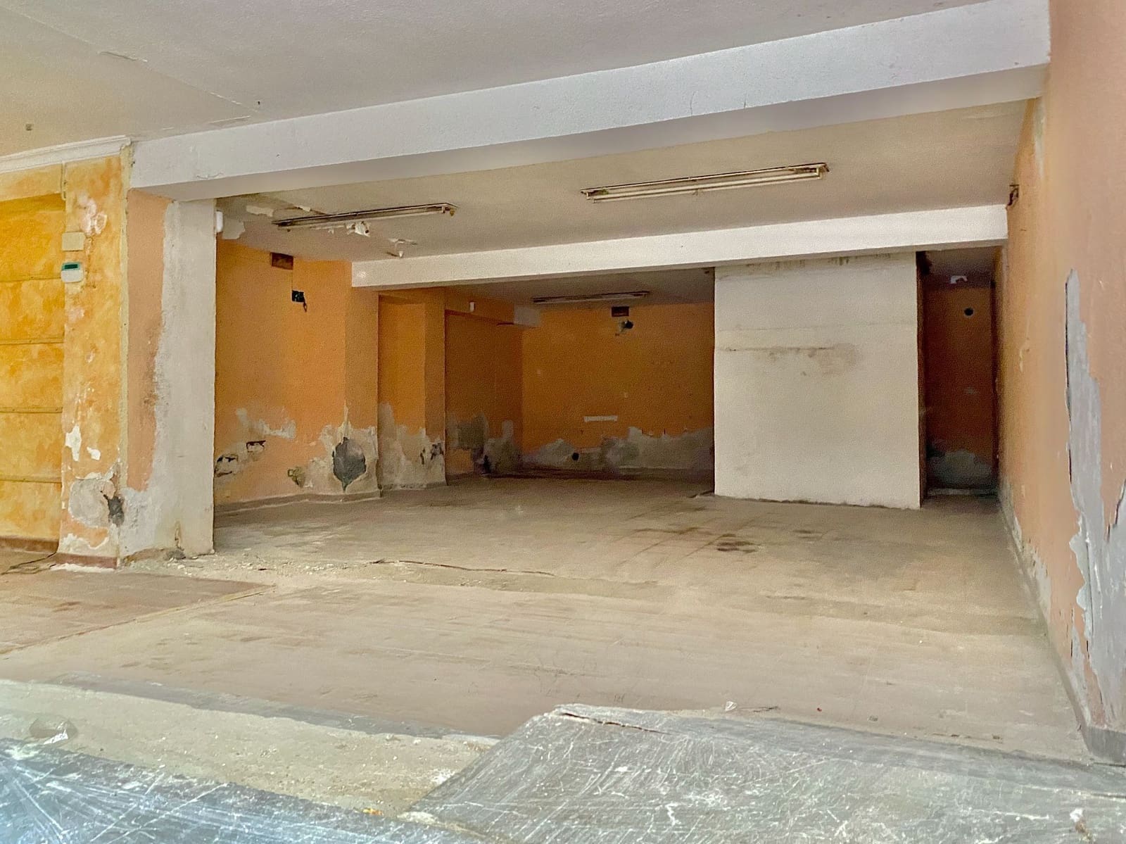 Commercieel te koop in Almunecar - € 95.000 (Ref: 9998015)