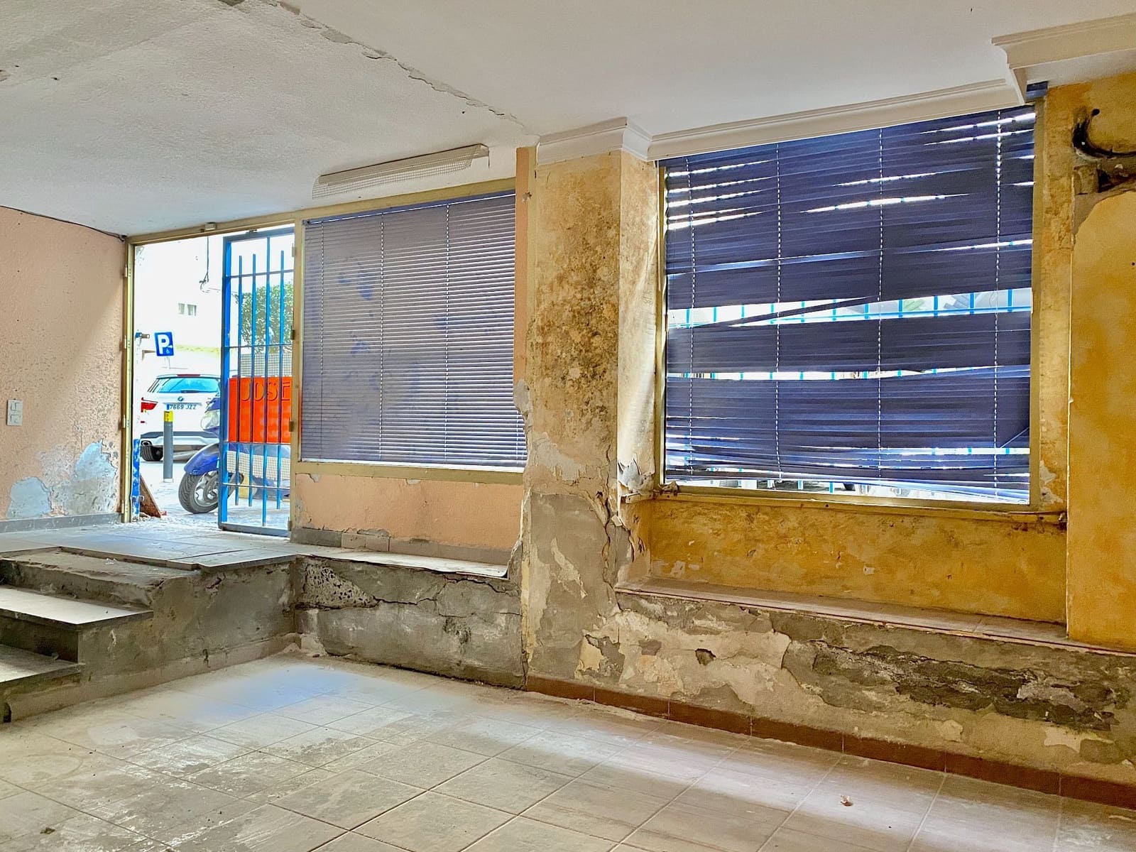 Commercieel te koop in Almunecar - € 95.000 (Ref: 9998015)