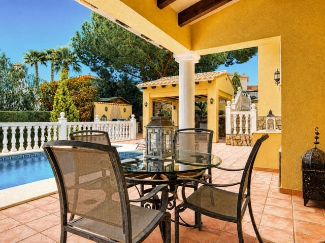 Chalet de 2 habitaciones en La Xara - La Sella, Dénia en venta con piscina garaje - 660.000 € (Ref: 9837706)