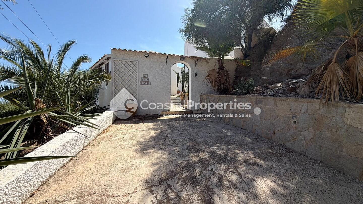 3 Zimmer Villa zu verkaufen in La Parata mit Pool - 550.000 € (Ref: 10073332)