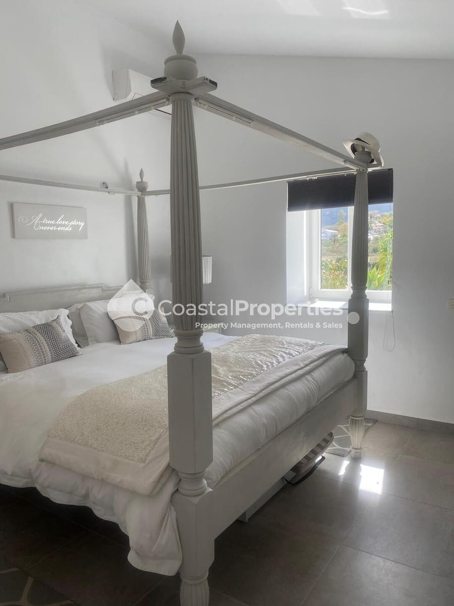 3 bedroom Villa for sale in El Cortijo Grande with pool garage - € 270,000 (Ref: 8318798)