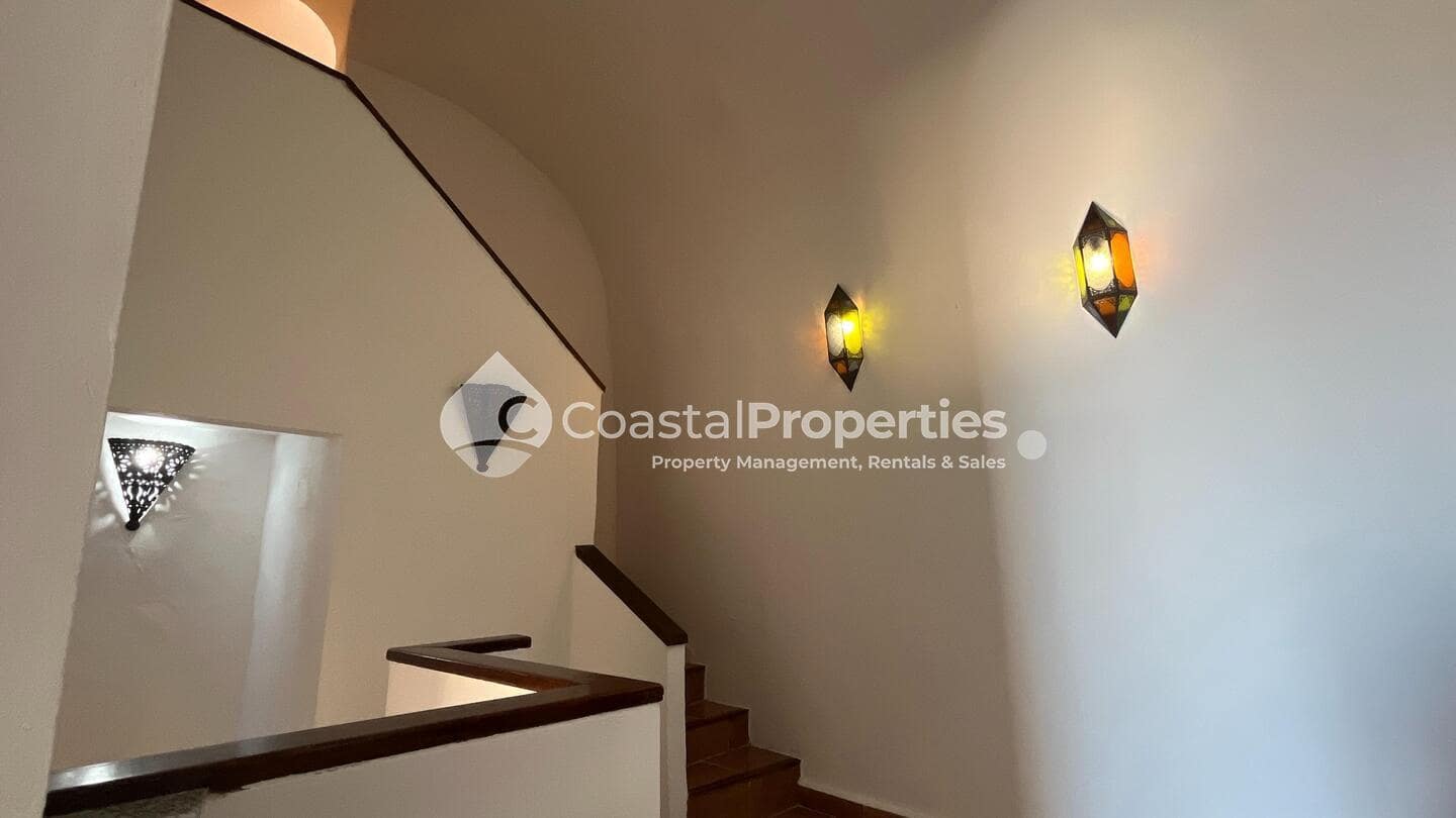 9 makuuhuone Omakotitalo myytävänä paikassa Mojacar - 350 000 € (Ref: 9449707)