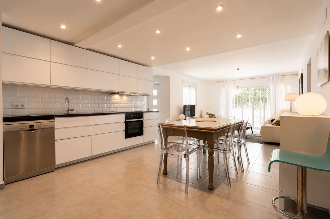 5 sypialnia Willa na sprzedaż w La Nucia z basenem garażem - 595 000 € (Ref: 10002485)