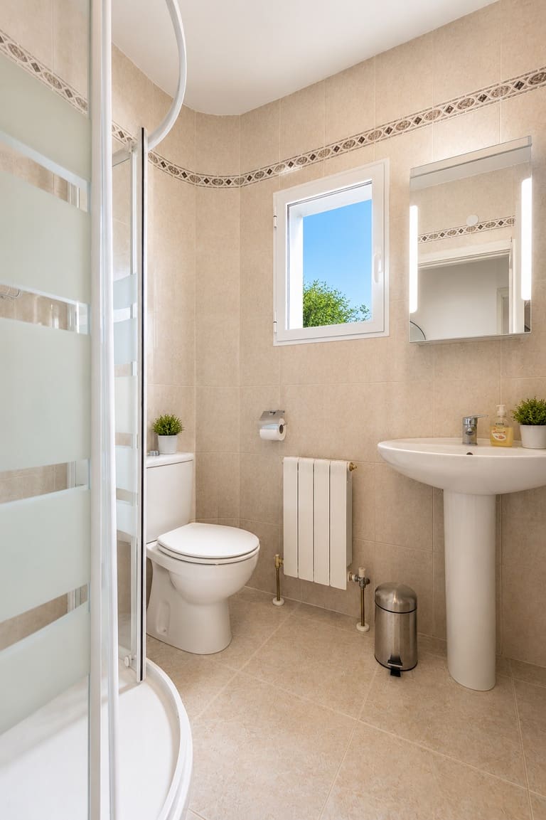 5 sypialnia Willa na sprzedaż w La Nucia z basenem garażem - 595 000 € (Ref: 10002485)