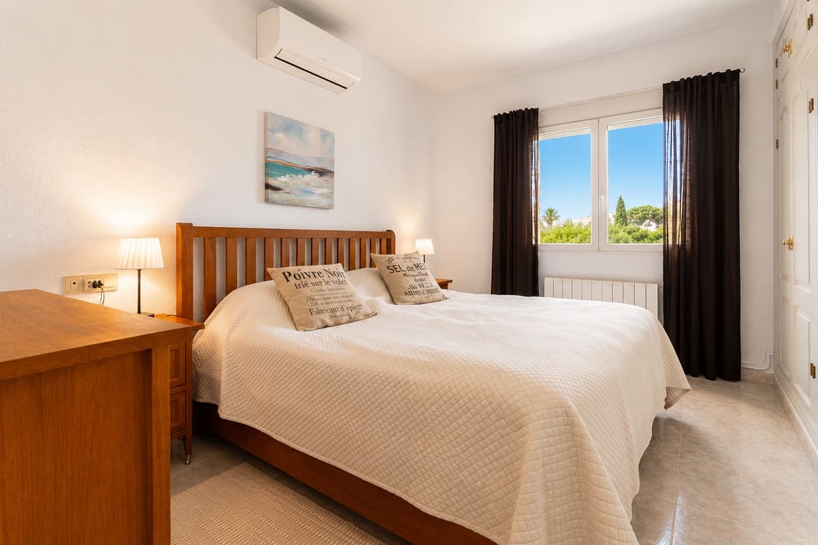 5 sypialnia Willa na sprzedaż w La Nucia z basenem garażem - 595 000 € (Ref: 10002485)