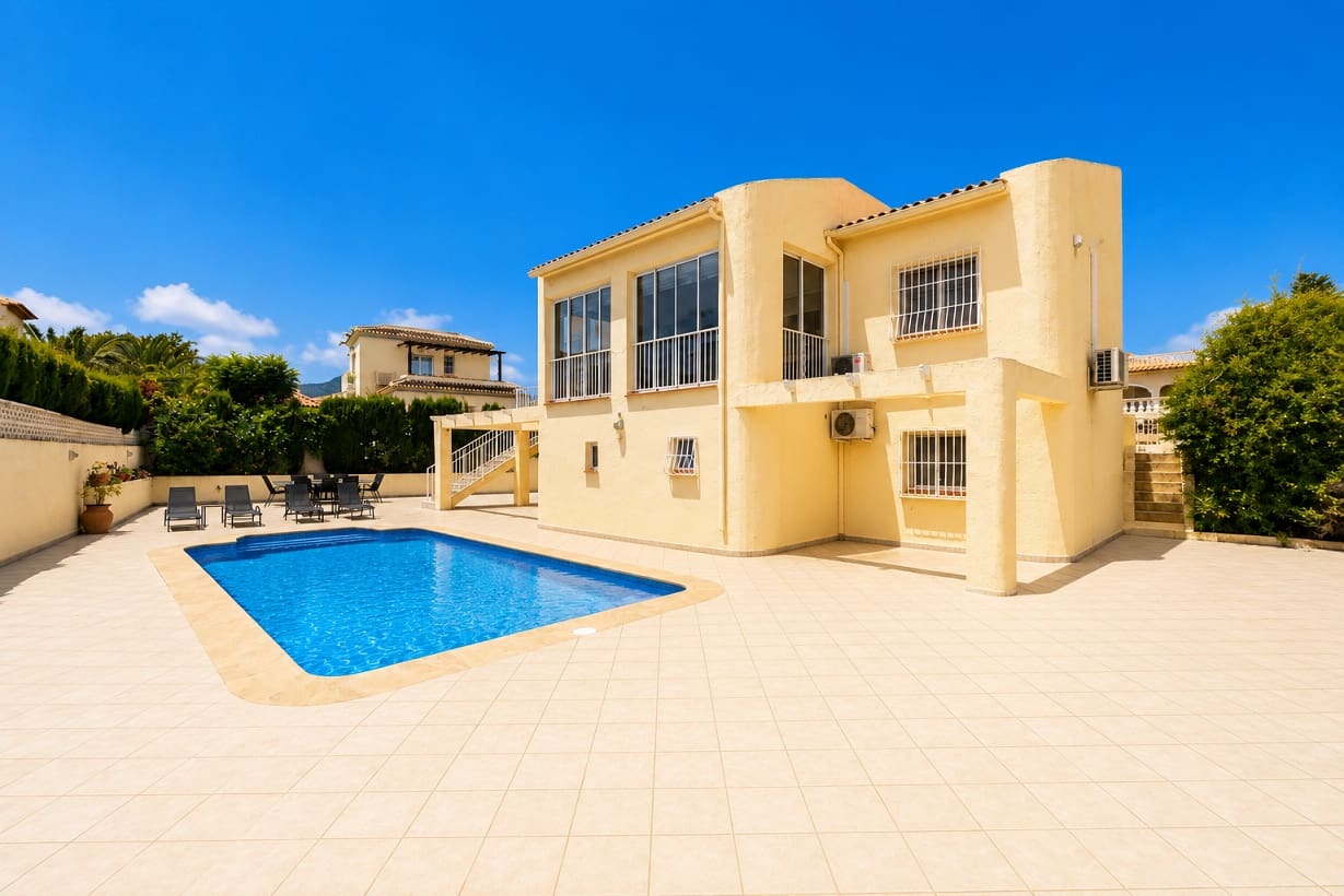 5 sypialnia Willa na sprzedaż w La Nucia z basenem garażem - 595 000 € (Ref: 10002485)
