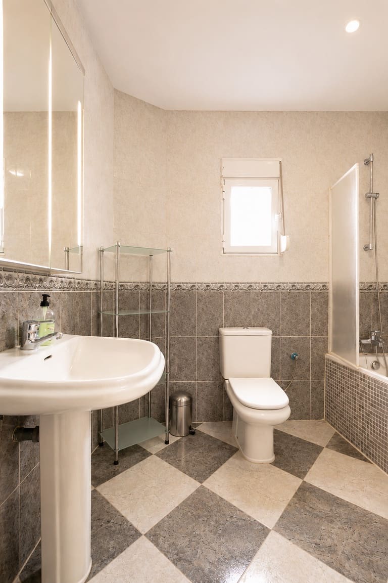 5 sypialnia Willa na sprzedaż w La Nucia z basenem garażem - 595 000 € (Ref: 10002485)