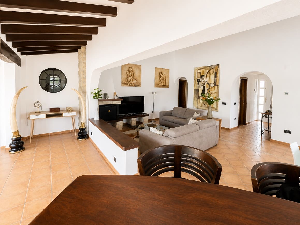 7 quarto Moradia para arrendar em La Nucia com piscina garagem - 3 800 € (Ref: 10005032)