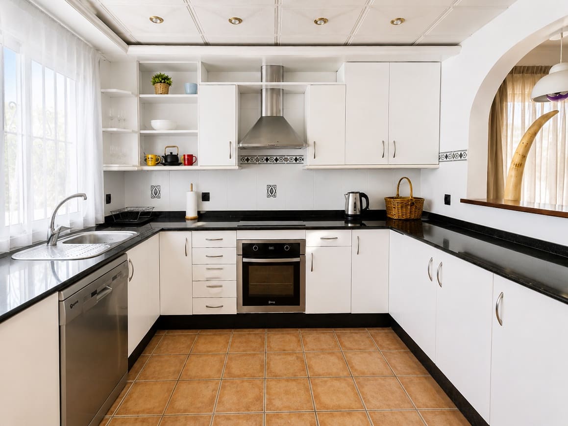 7 quarto Moradia para arrendar em La Nucia com piscina garagem - 3 800 € (Ref: 10005032)