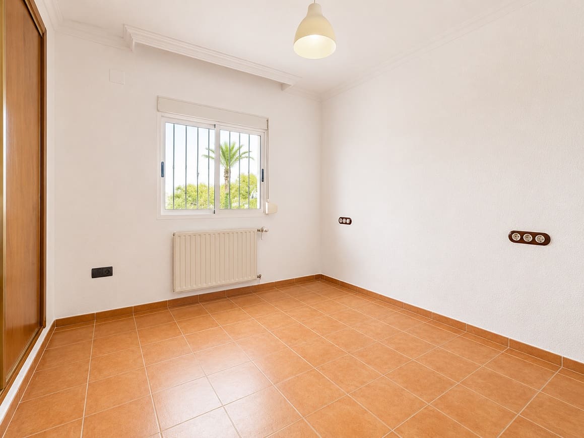 7 quarto Moradia para arrendar em La Nucia com piscina garagem - 3 800 € (Ref: 10005032)