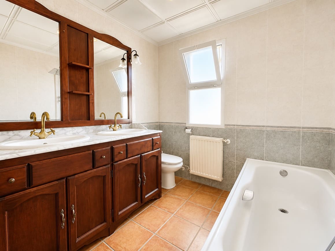 7 quarto Moradia para arrendar em La Nucia com piscina garagem - 3 800 € (Ref: 10005032)