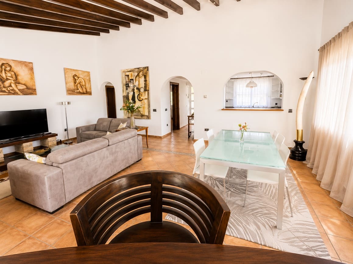 7 quarto Moradia para arrendar em La Nucia com piscina garagem - 3 800 € (Ref: 10005032)