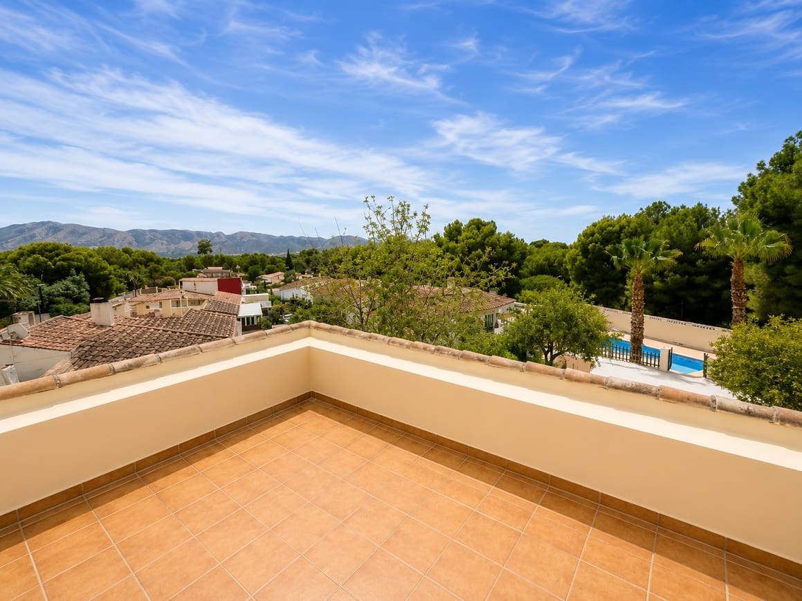 7 quarto Moradia para arrendar em La Nucia com piscina garagem - 3 800 € (Ref: 10005032)