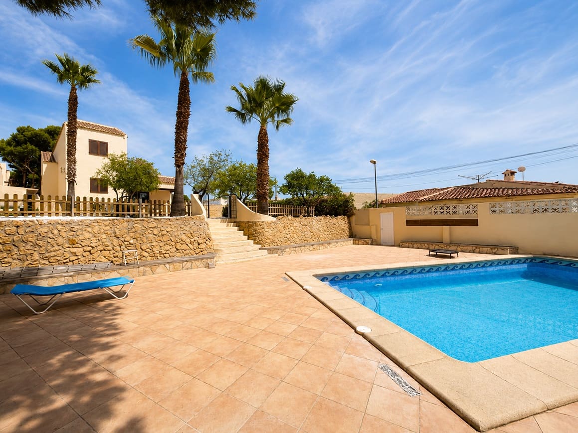 7 quarto Moradia para arrendar em La Nucia com piscina garagem - 3 800 € (Ref: 10005032)