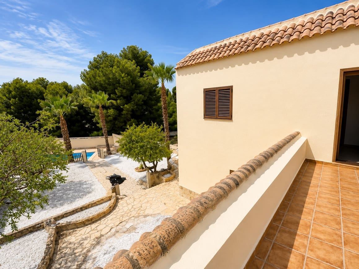7 quarto Moradia para arrendar em La Nucia com piscina garagem - 3 800 € (Ref: 10005032)