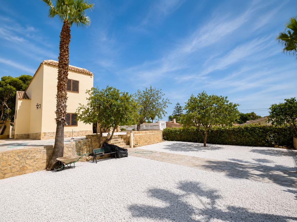 7 quarto Moradia para arrendar em La Nucia com piscina garagem - 3 800 € (Ref: 10005032)