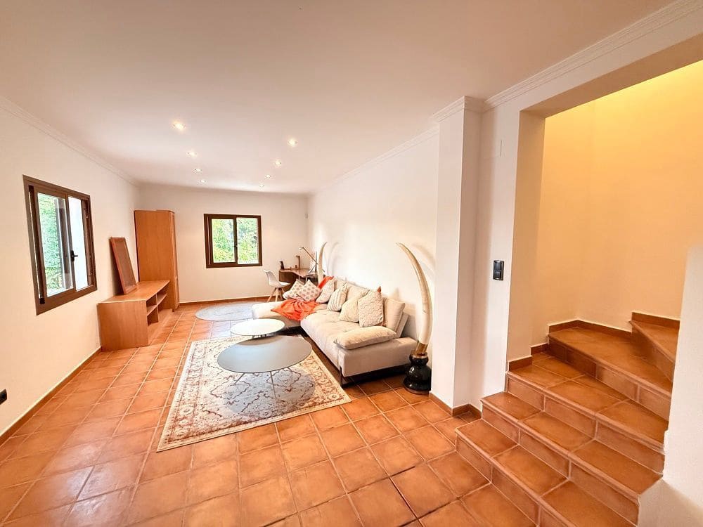 7 slaapkamer Villa te huur in La Nucia met zwembad garage - € 3.800 (Ref: 10005032)