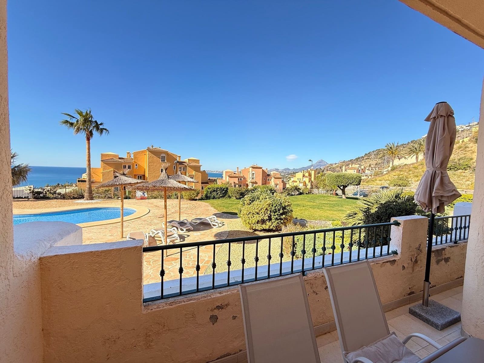 2 bedroom Apartment for holiday rental in Altea with pool garage - € 980 (Ref: 10132398)